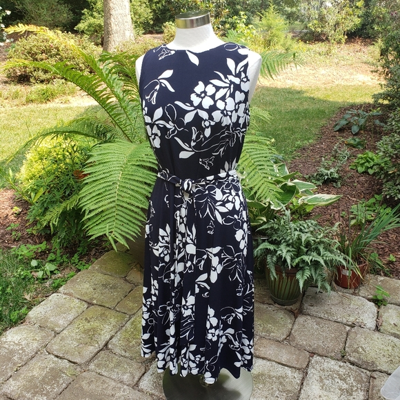Anne Klein Dresses & Skirts - Ann Klein Navy White Floral A-Line Dress